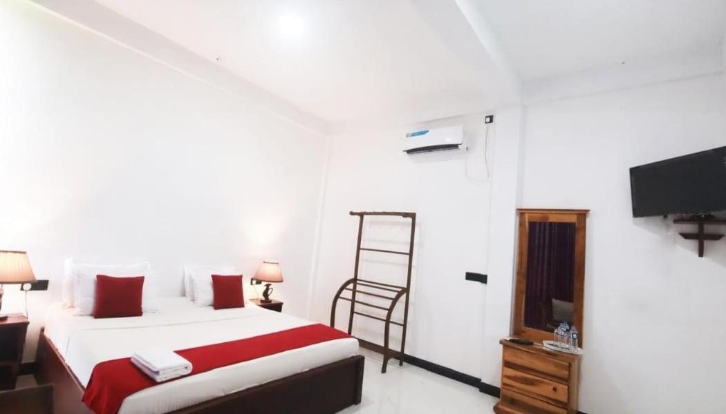 Ciel Star Anuradhapura Hotel Exterior photo